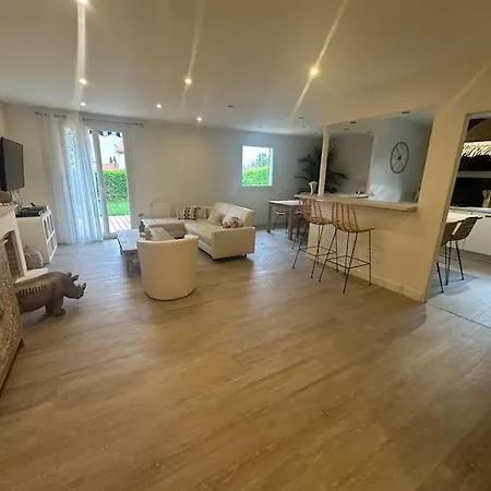 Maison De Plain-pied Semesterbostad Le Cendre